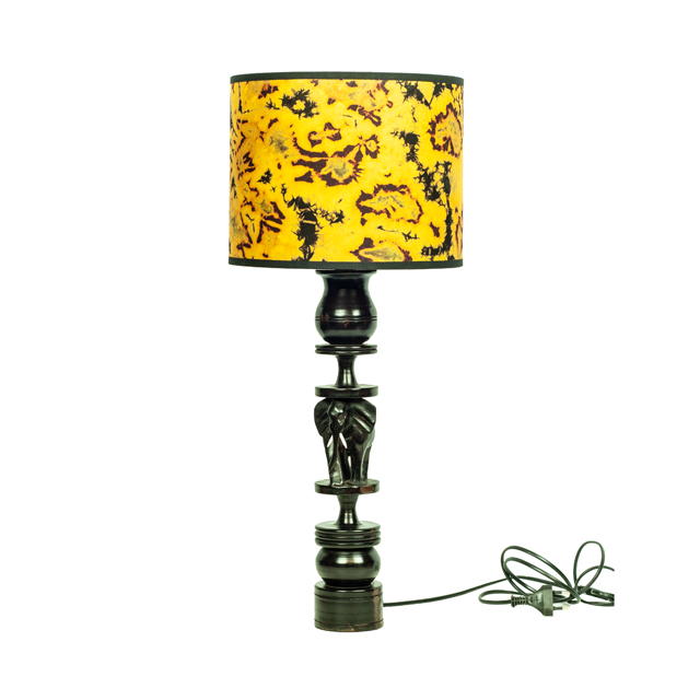ŻÓŁTA RZEŹBIONA LAMPA Z HEBANOWĄ PODSTAWĄ