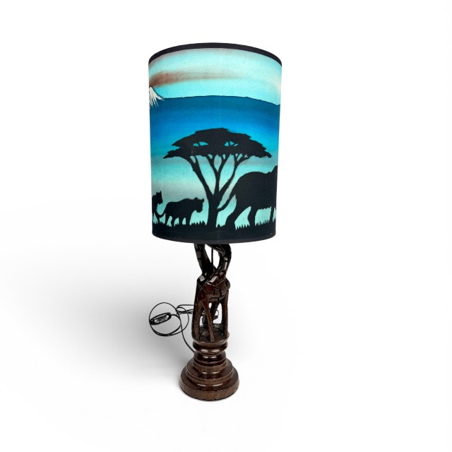 AFRYKAŃSKA LAMPA Z HEBANU Z ABAŻUREM Z BATIKU